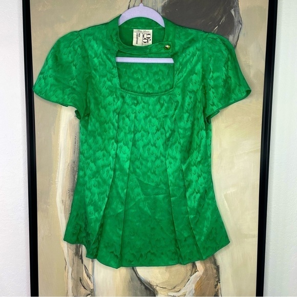ALISHA Levine Exclusively for COOP Barney’s New York Kelly Green Cutout Blouse - Picture 1 of 9